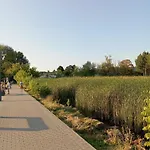 Vadrozsa, Privatgarten Mit Seeblick