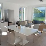 Vadrozsa, Privatgarten Mit Seeblick 빌라 *