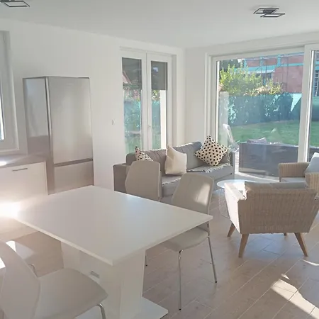 Вилла Vadrozsa, Privatgarten Mit Seeblick Балатонакали