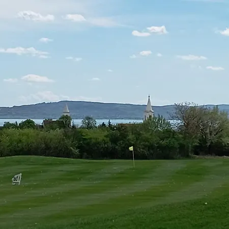 Vadrozsa, Privatgarten Mit Seeblick 벌러토너컬리