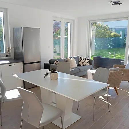 Vadrozsa, Privatgarten Mit Seeblick Willa *