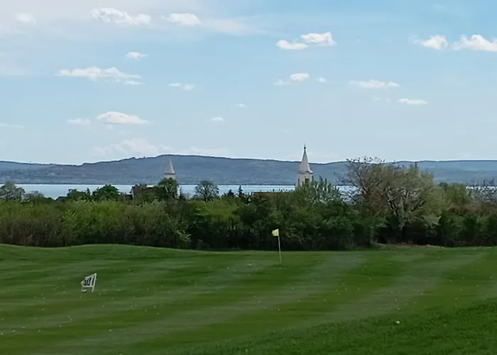 Vadrozsa, Privatgarten Mit Seeblick Balatonakali