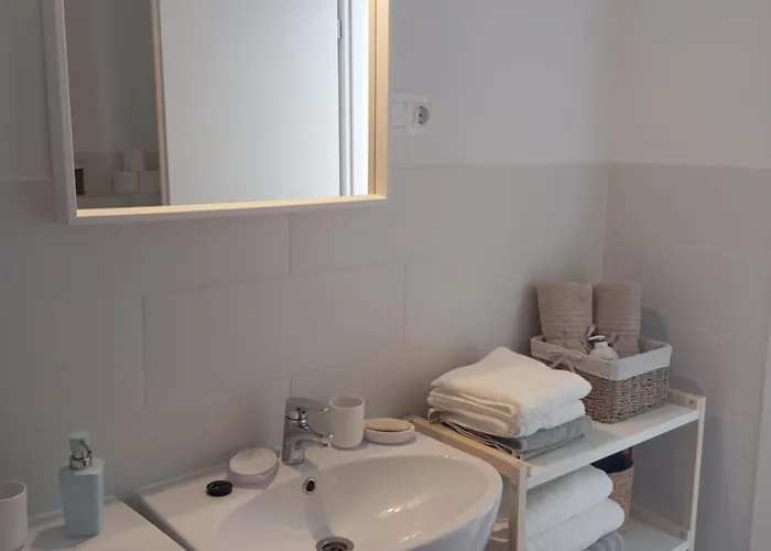 Vadrozsa, Privatgarten Mit Seeblick * Балатонакали