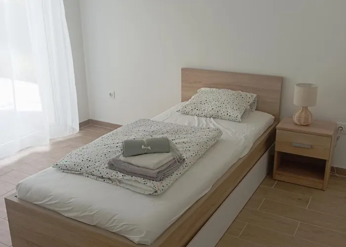 Vadrozsa, Privatgarten Mit Seeblick Balatonakali