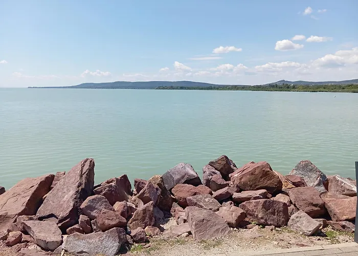 Vadrozsa, Privatgarten Mit Seeblick Balatonakali
